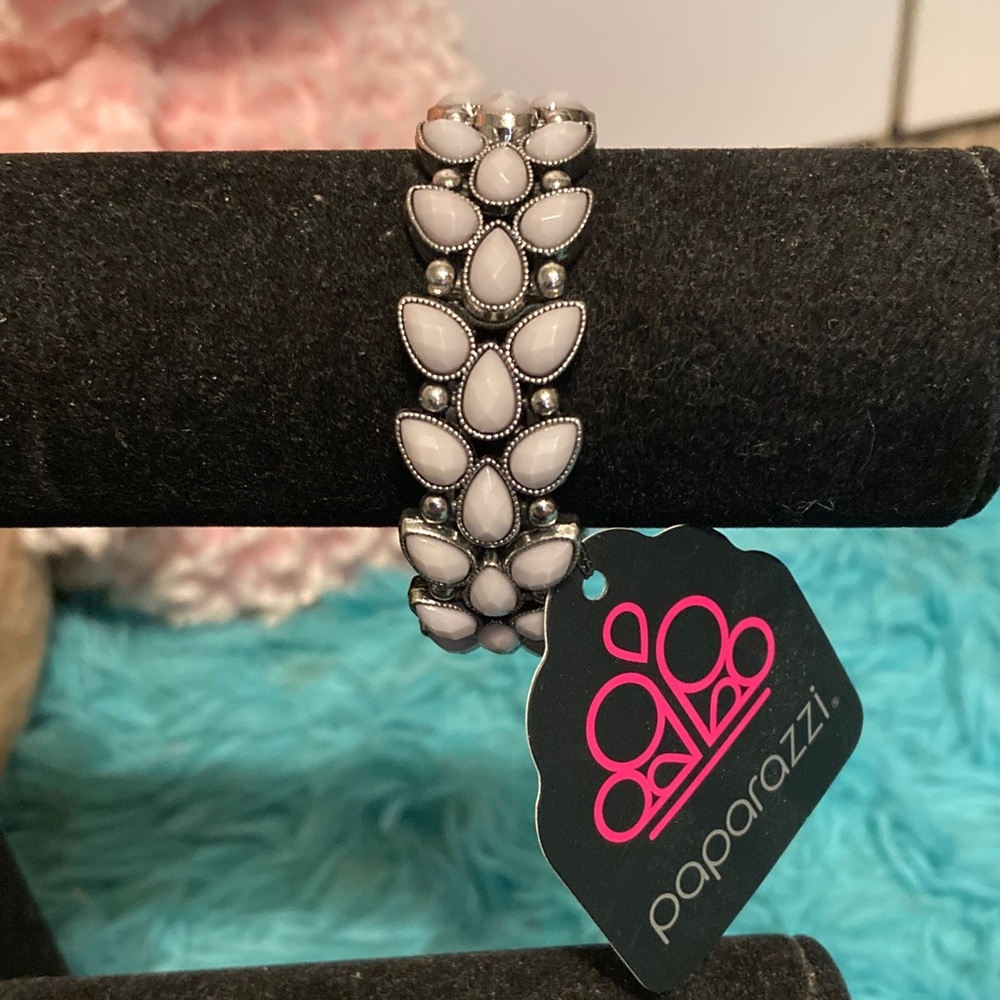 Paparazzi Silver and Gray Teardrop Bracelet